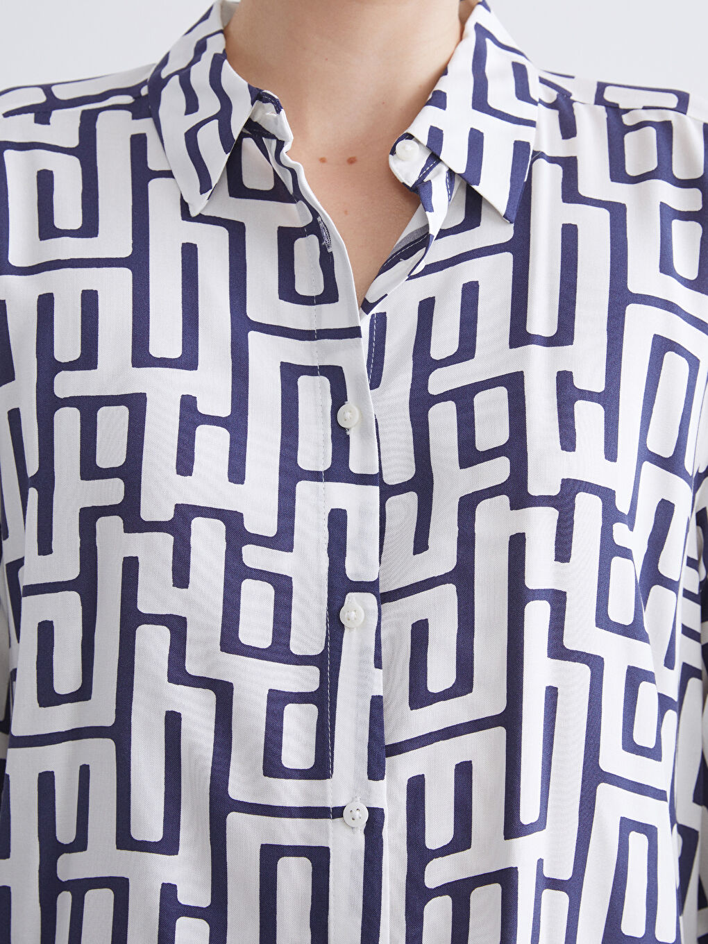 LCWAIKIKI Classic Patterned Women's Shirt -W5AG67Z8-LSJ