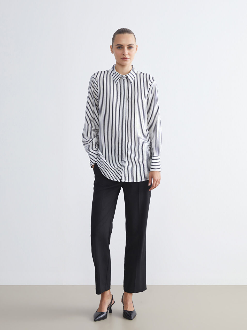LCWAIKIKI Classic قميص نساء مخطط -W5AI72Z8-LEG