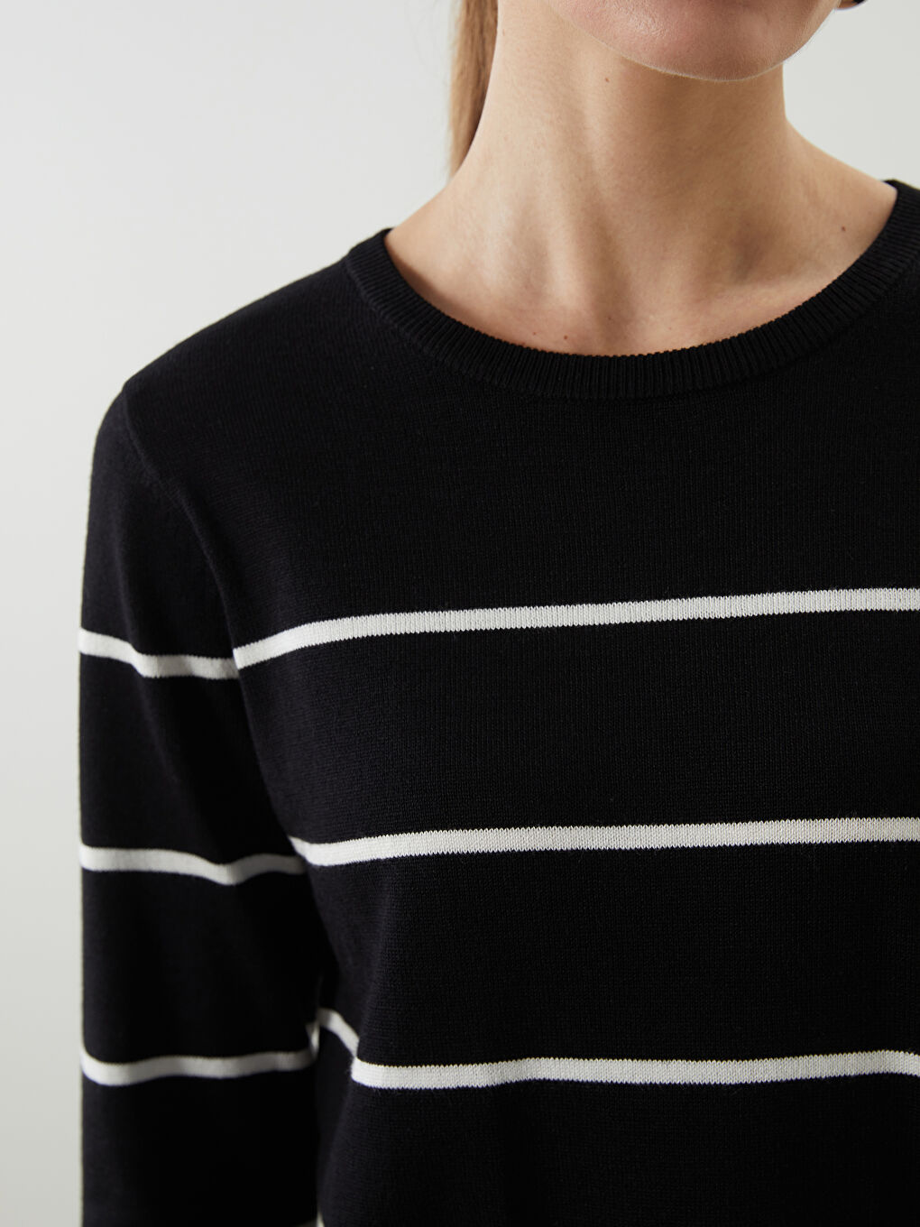 Crew Neck Women's Knitwear Sweater-2