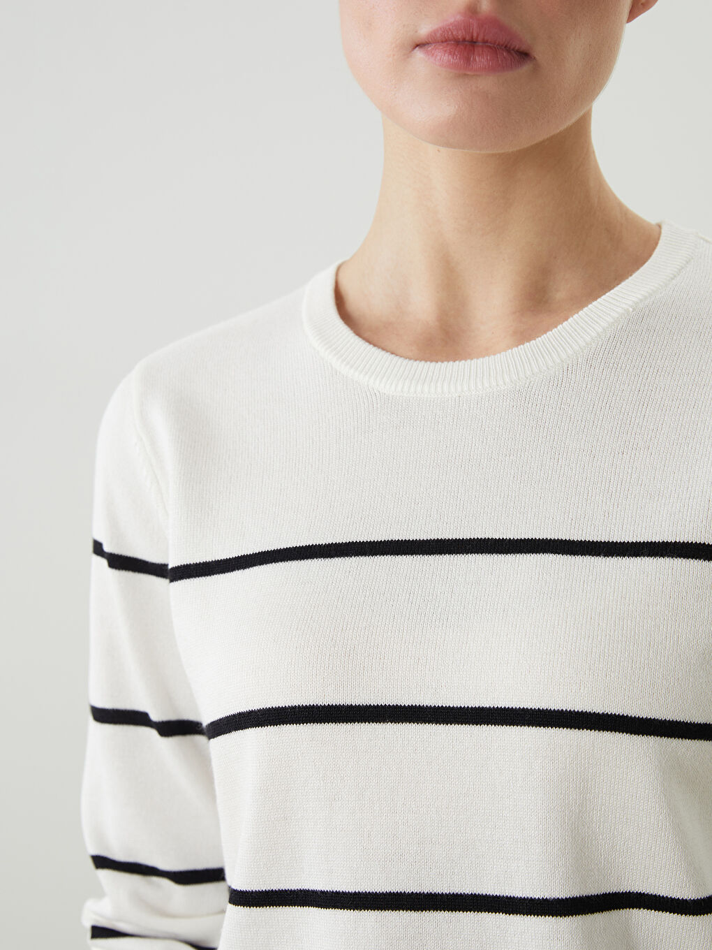Crew Neck Women's Knitwear Sweater-2