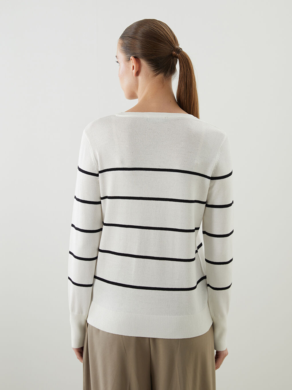 Crew Neck Women's Knitwear Sweater-3