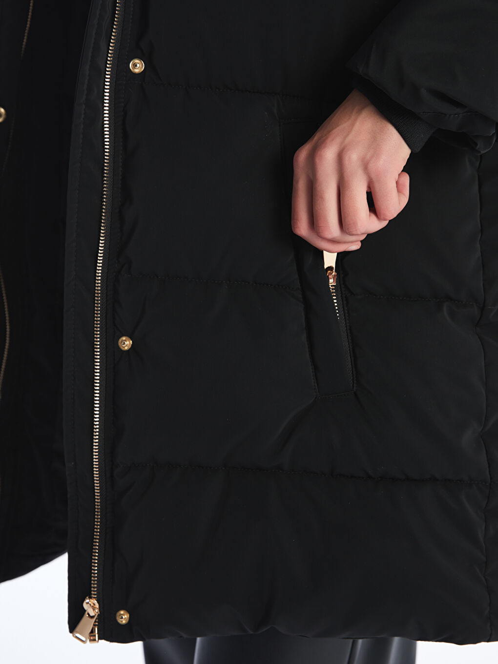 Siyah Kapüşonlu Kadın Şişme Mont-2