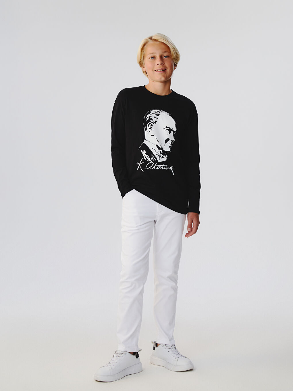 Siyah Bisiklet Yaka Atatürk Baskılı Erkek Çocuk Tişört-1