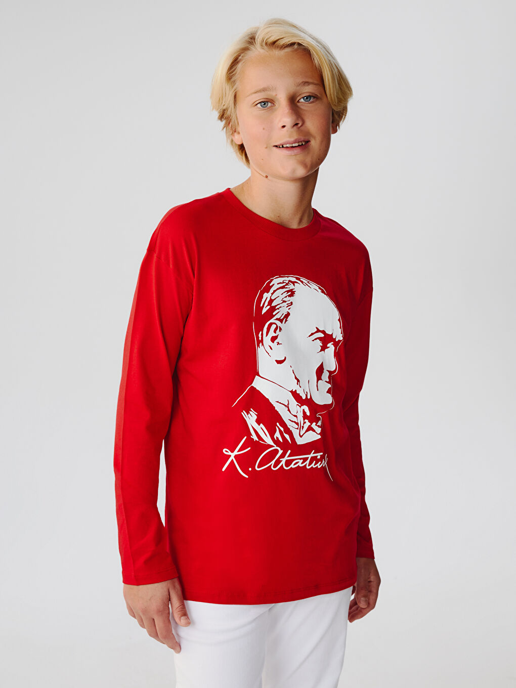 Kırmızı Bisiklet Yaka Atatürk Baskılı Erkek Çocuk Tişört