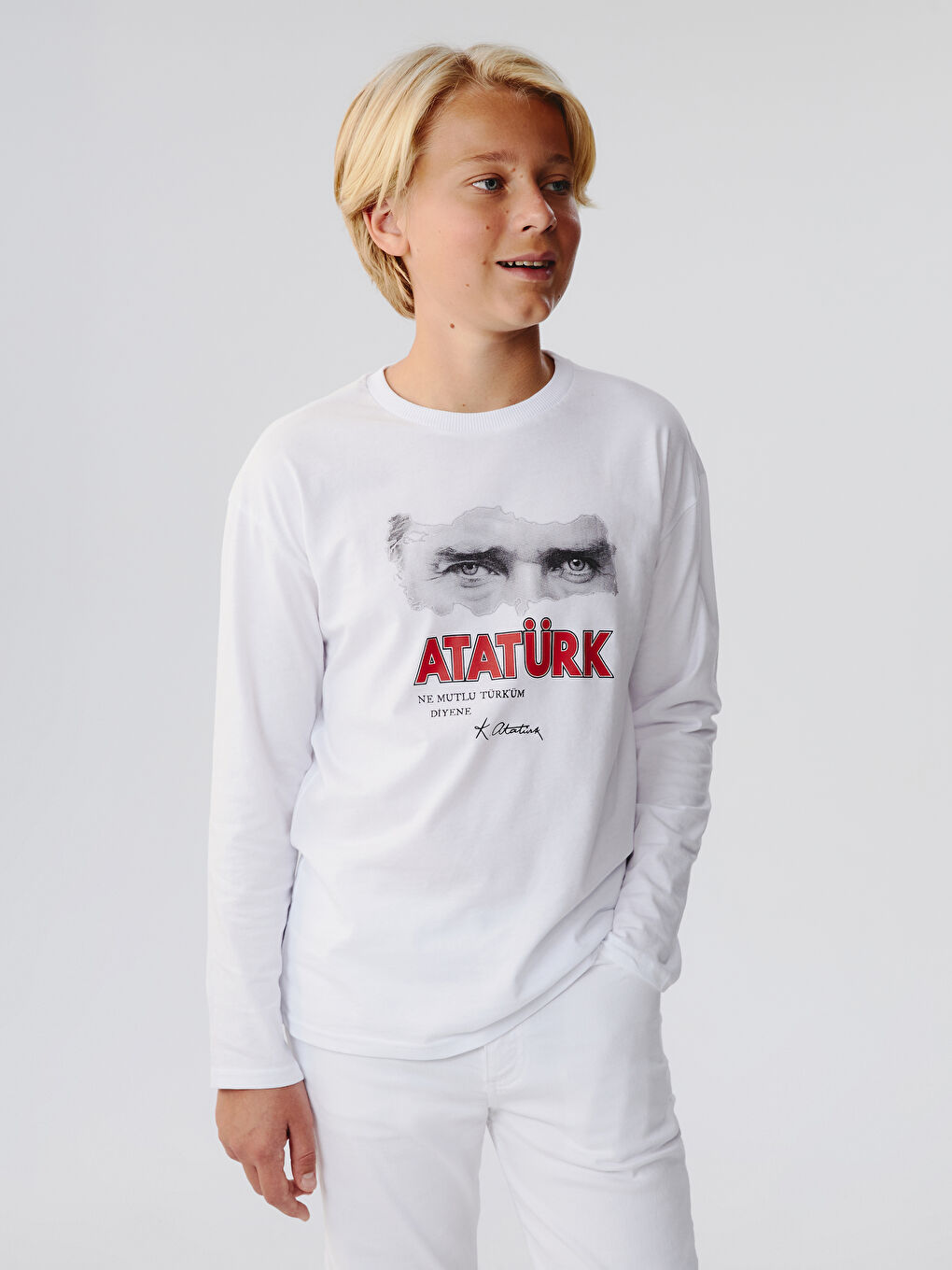 Beyaz Bisiklet Yaka Atatürk Baskılı Erkek Çocuk Tişört-1
