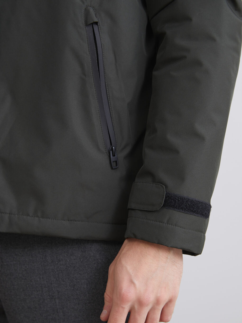 Haki Standart Kalıp Kapüşonlu Erkek Mont-3