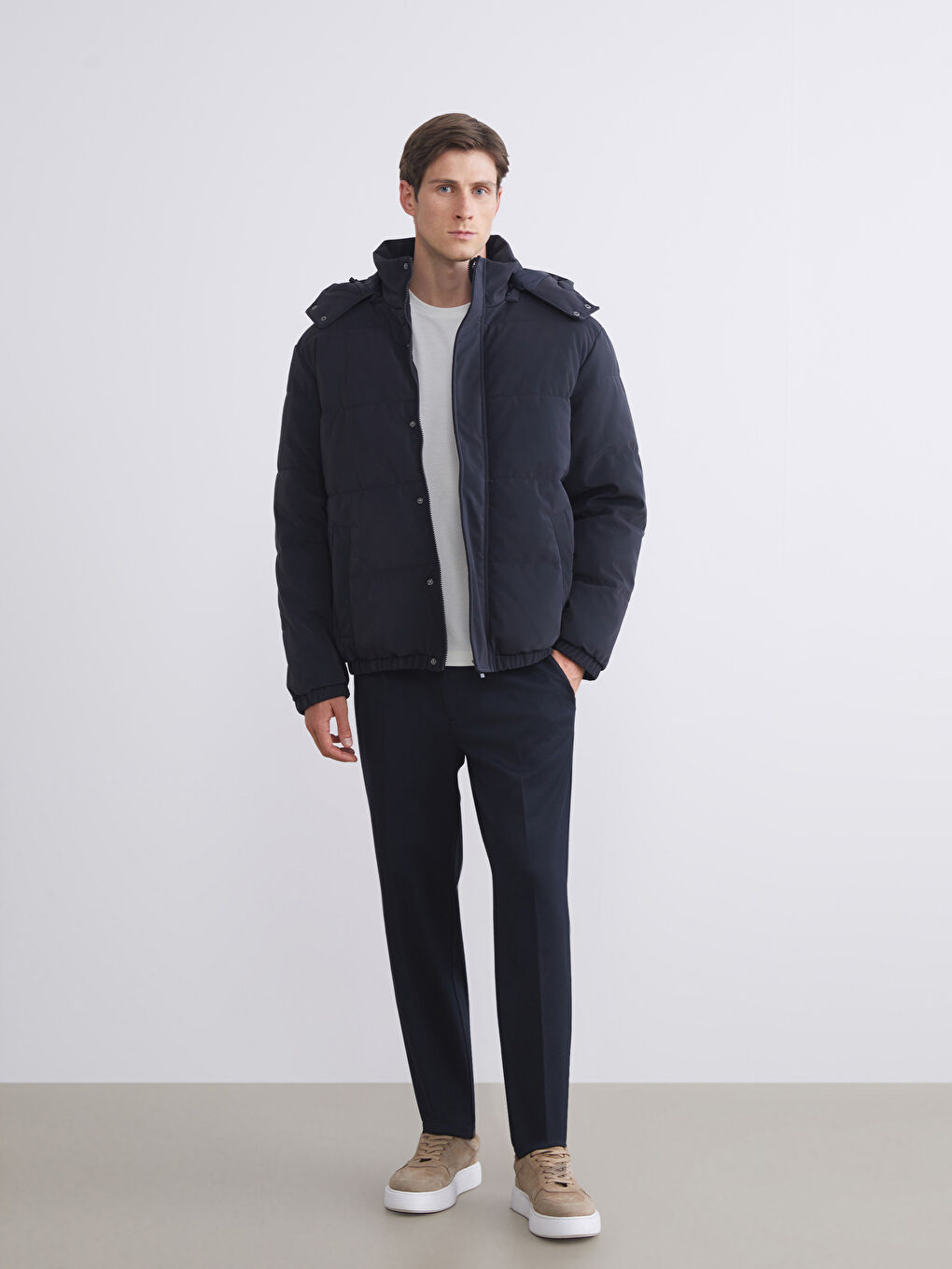Мужской пуховик свободного кроя с капюшоном-1