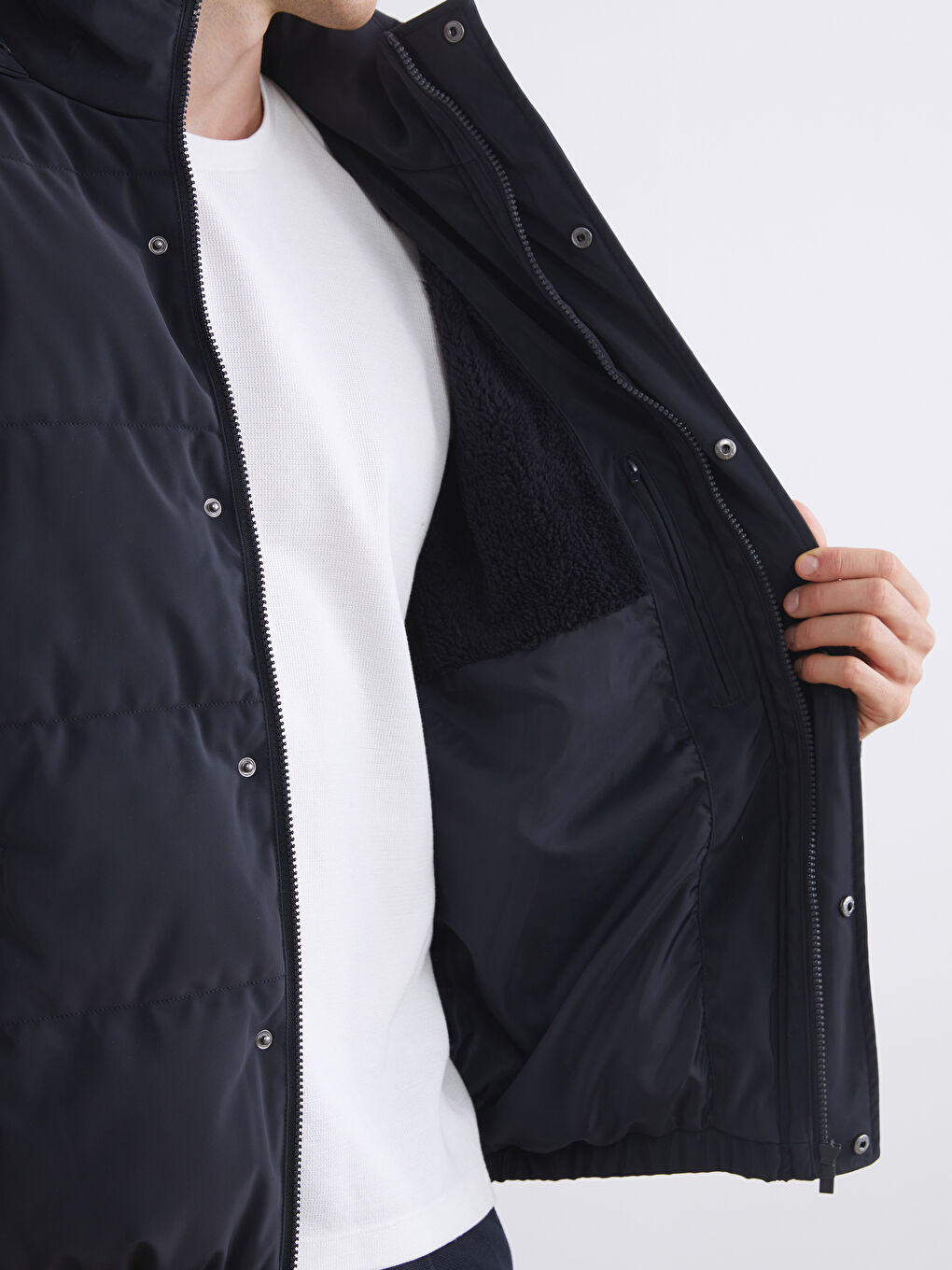 Мужской пуховик свободного кроя с капюшоном-2