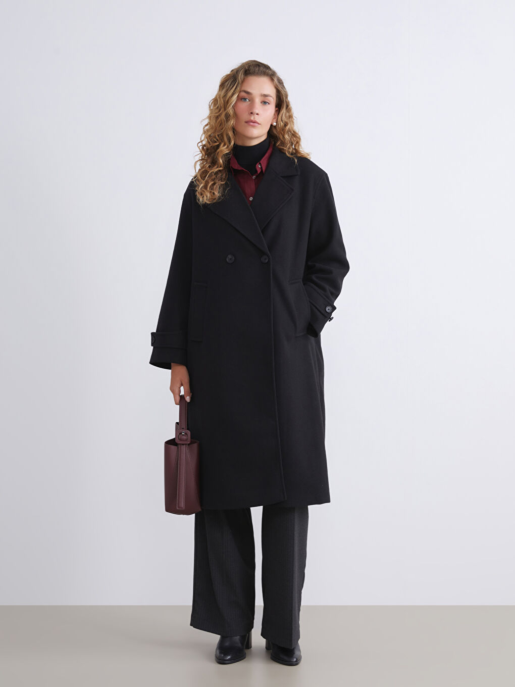 Siyah Kruvaze Yaka Kadın Kaşe Kaban-1