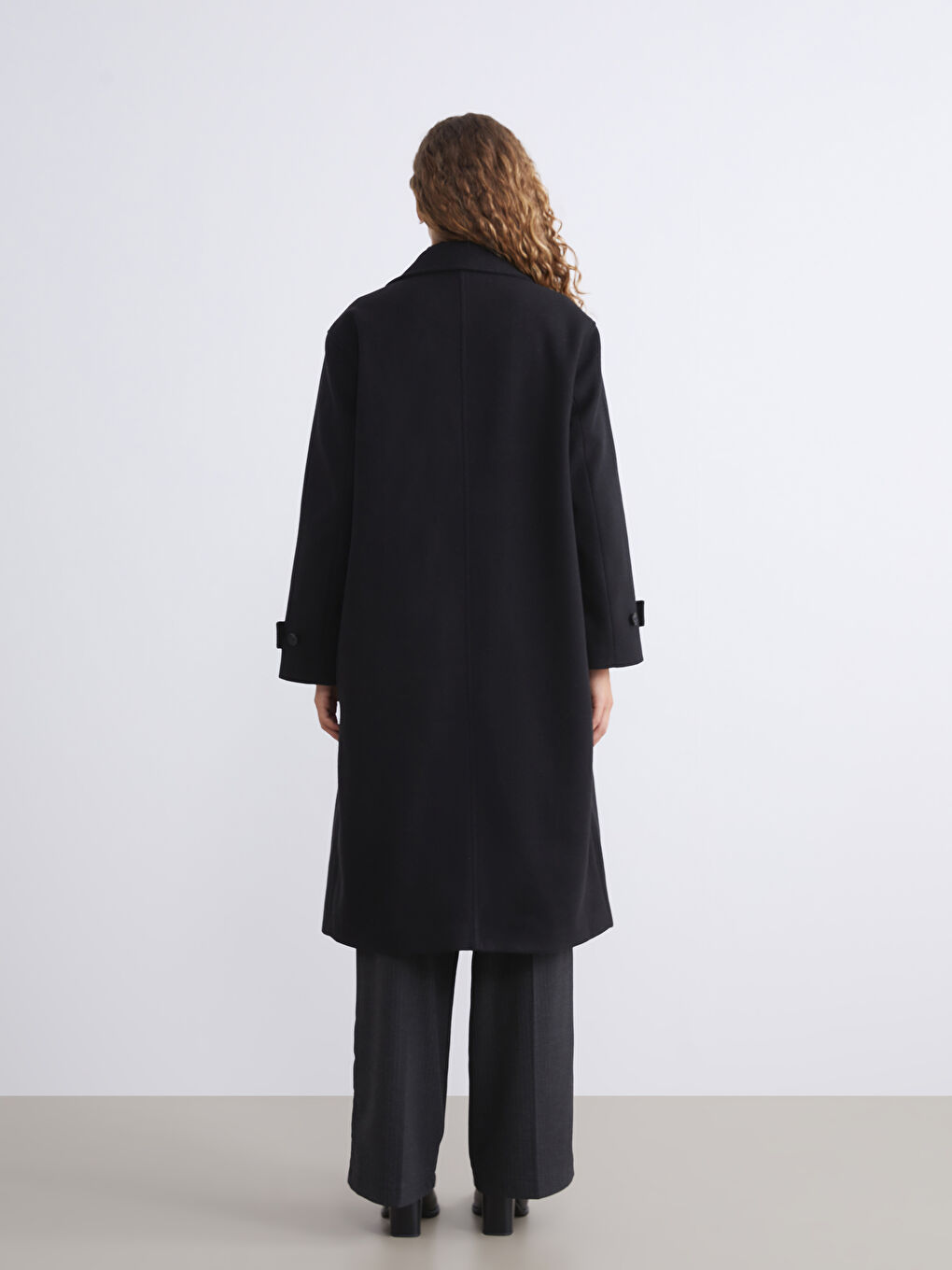 Siyah Kruvaze Yaka Kadın Kaşe Kaban-4