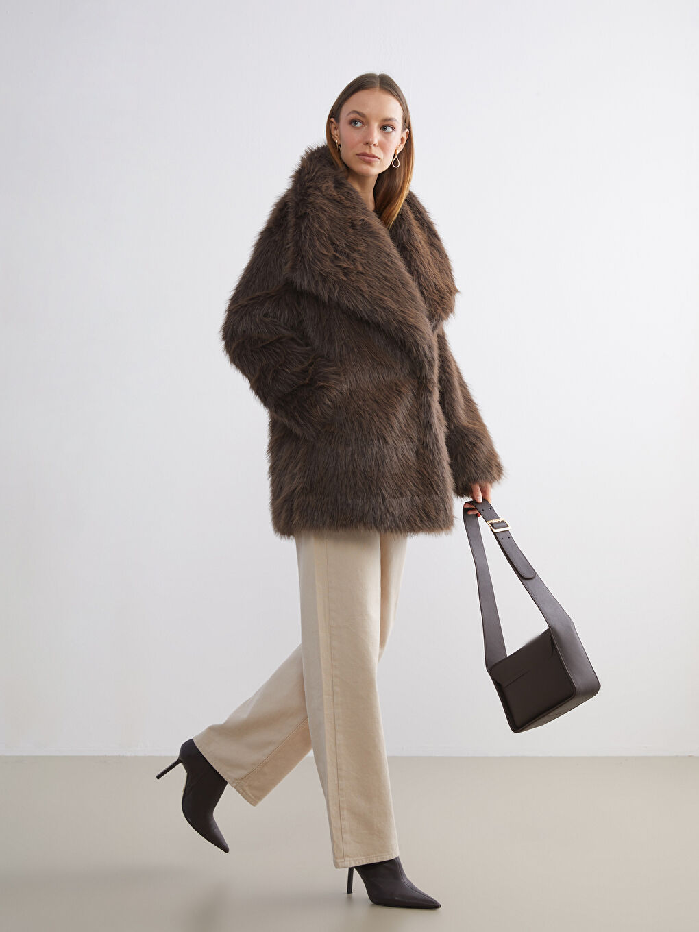 Kahverengi Ceket Yaka Oversize Kadın Kürk Mont-1