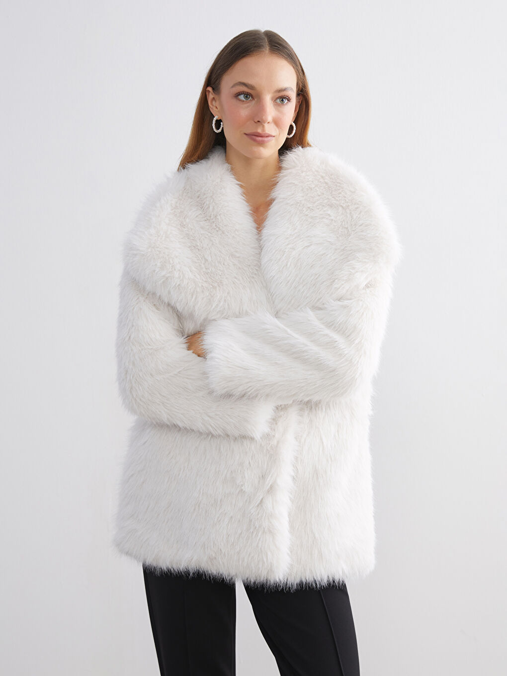 Ekru Ceket Yaka Oversize Kadın Kürk Mont