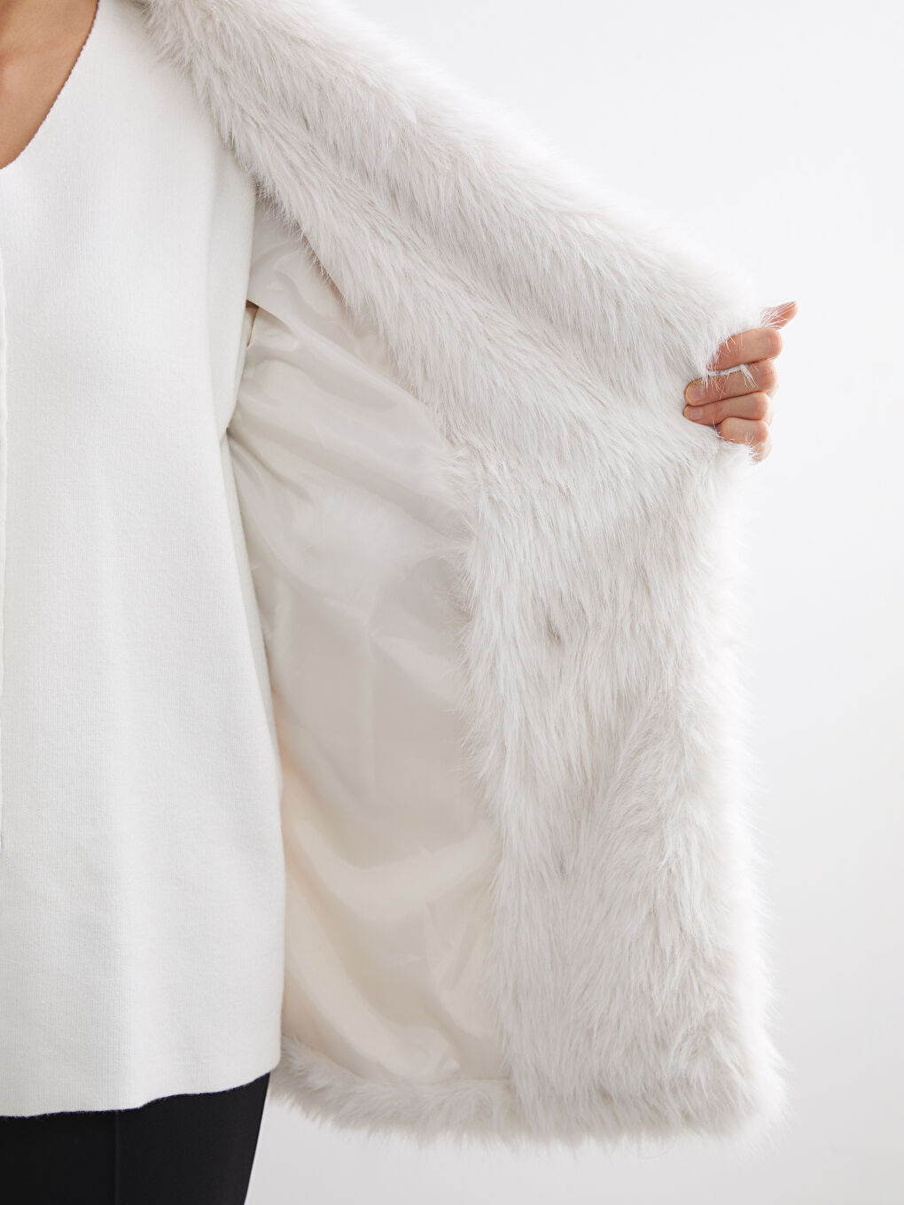 Ekru Ceket Yaka Oversize Kadın Kürk Mont-3