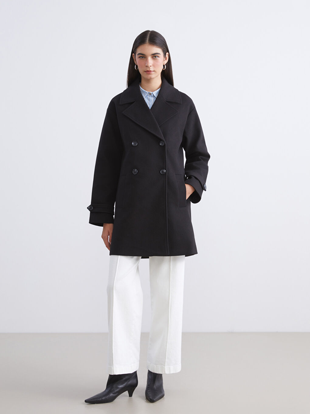 Siyah Ceket Yaka Kadın Kaşe Kaban-1