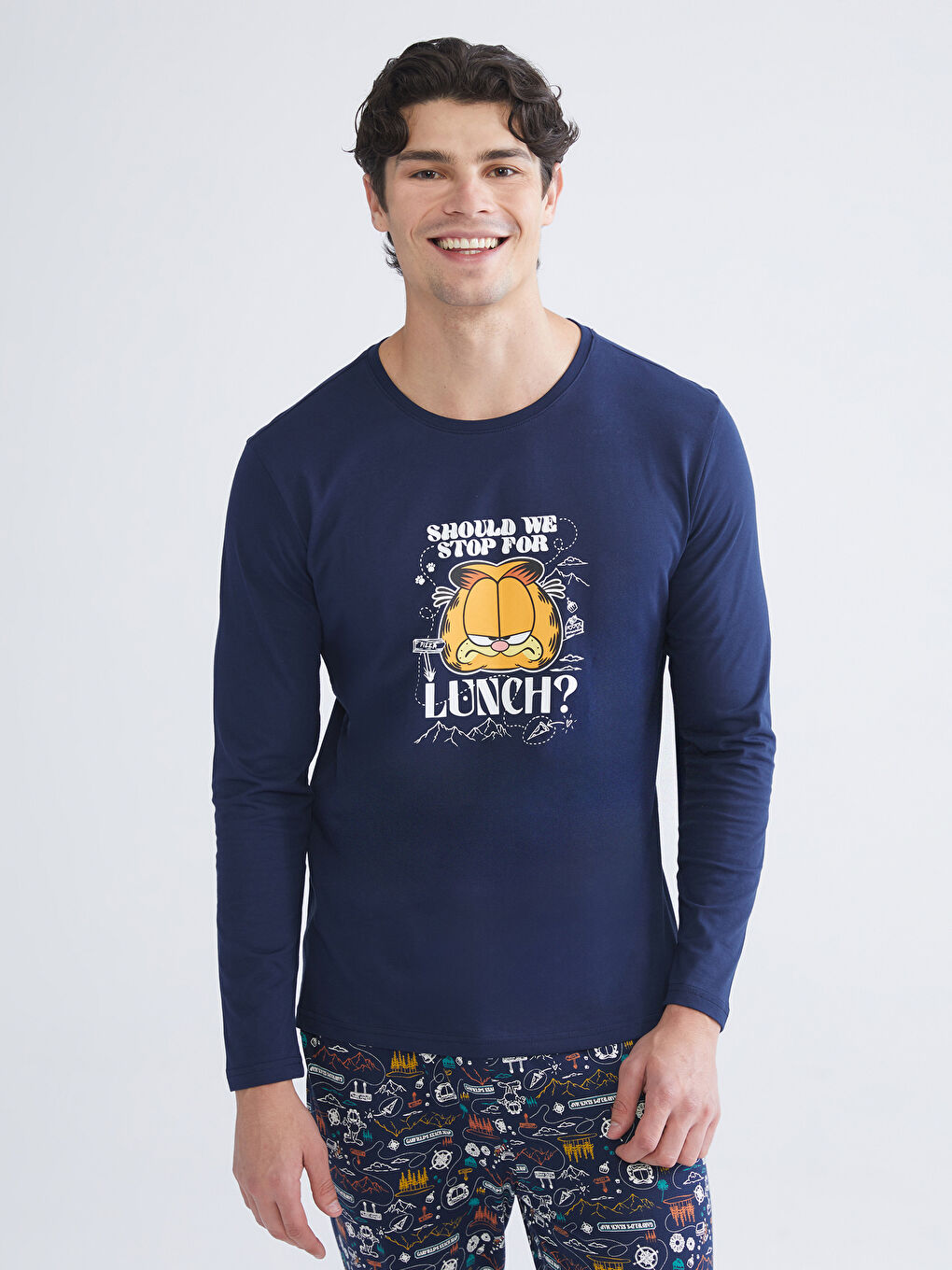 Standard Fit Garfield Printed Men's Pyjamas Set-1