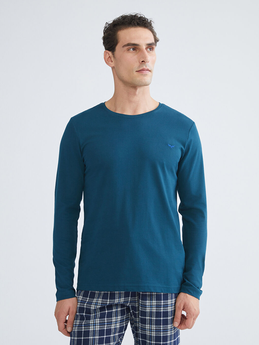 дөңгелек жағалы ерлерге арналған пижама жинағы