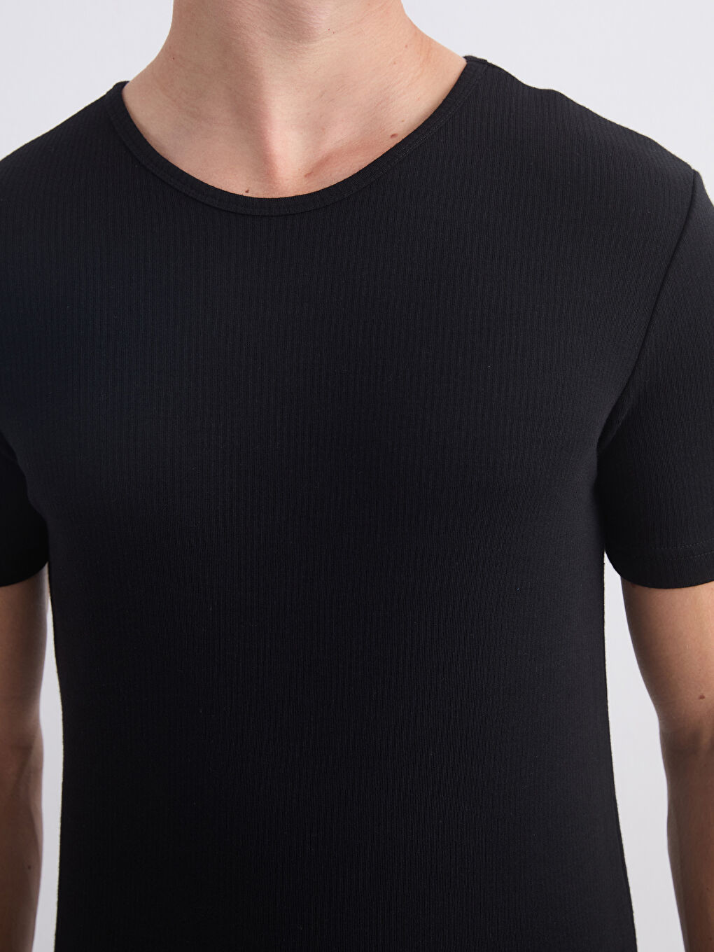 Siyah Bisiklet Yaka Kısa Kollu Termal Erkek Atlet-2