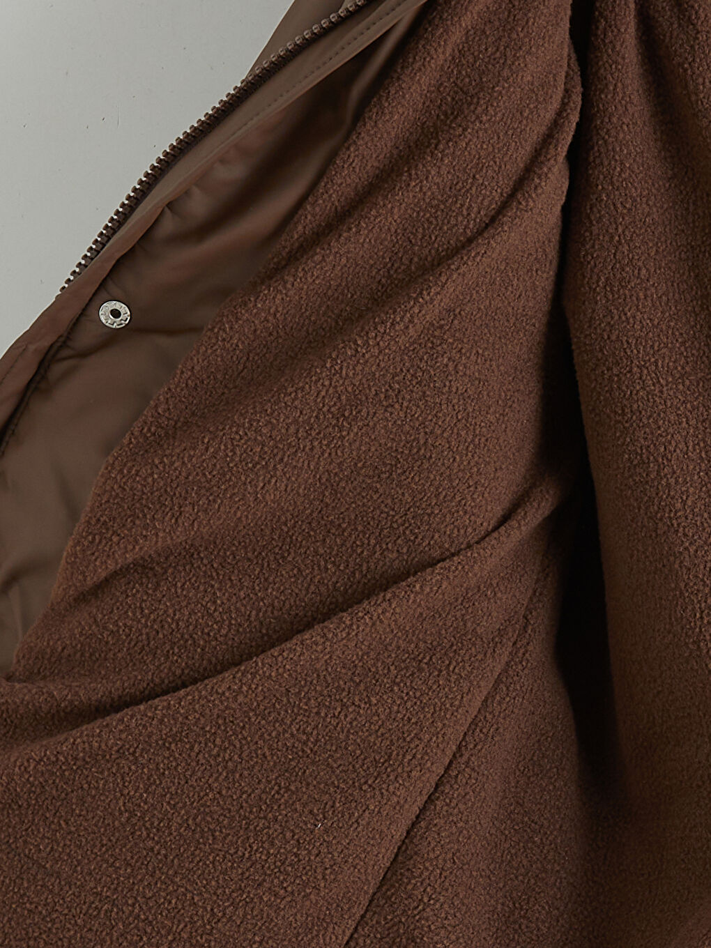 Kahverengi Kapüşonlu Polar Astarlı Erkek Çocuk Şişme Mont-2