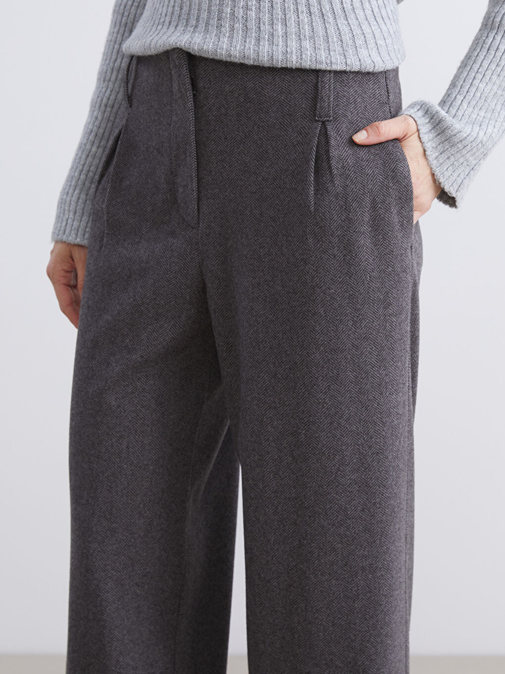 LCWAIKIKI Classic Woman BLACK Trousers -W5AR59Z8-MHS
