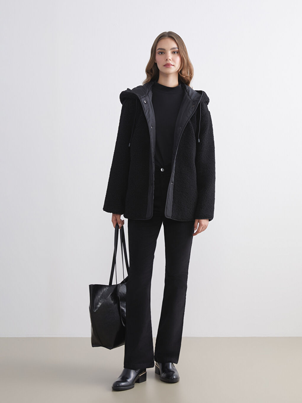 Siyah Kapüşonlu Oversize Kadın Teddy Kaban-1