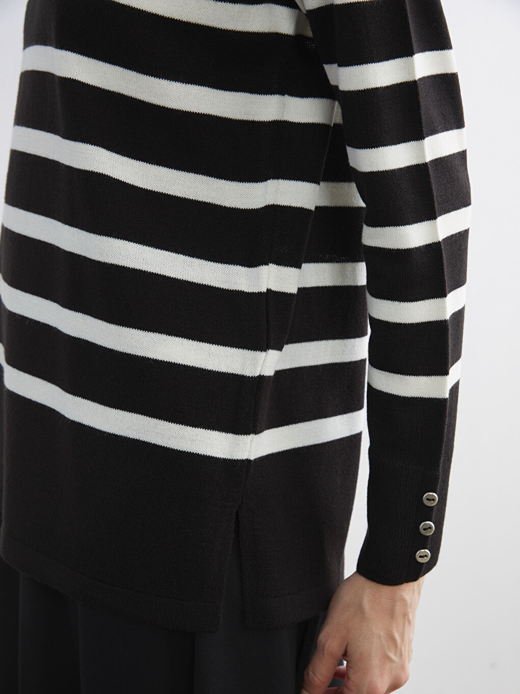 әйелдерге арналған дөңгелек жағалы жолақты трикотаж жемпір-2