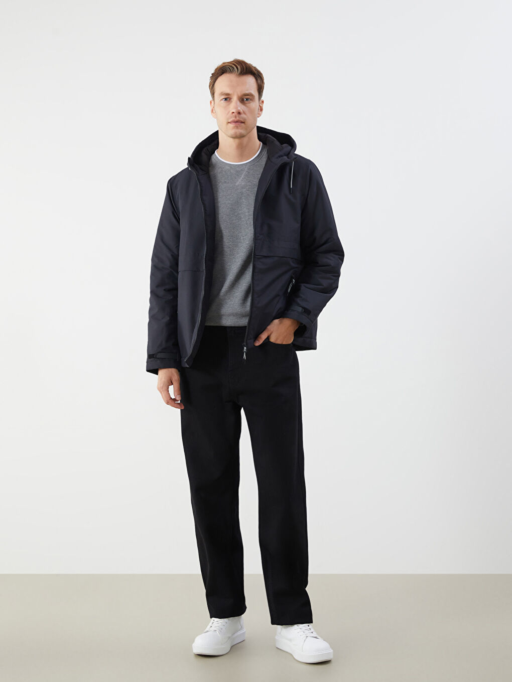 Siyah Standart Kalıp Kapüşonlu Erkek Mont-1