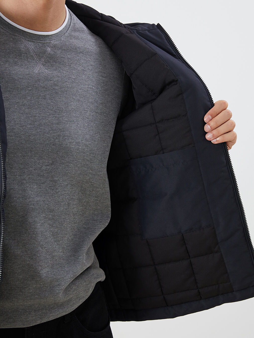 Siyah Standart Kalıp Kapüşonlu Erkek Mont-2