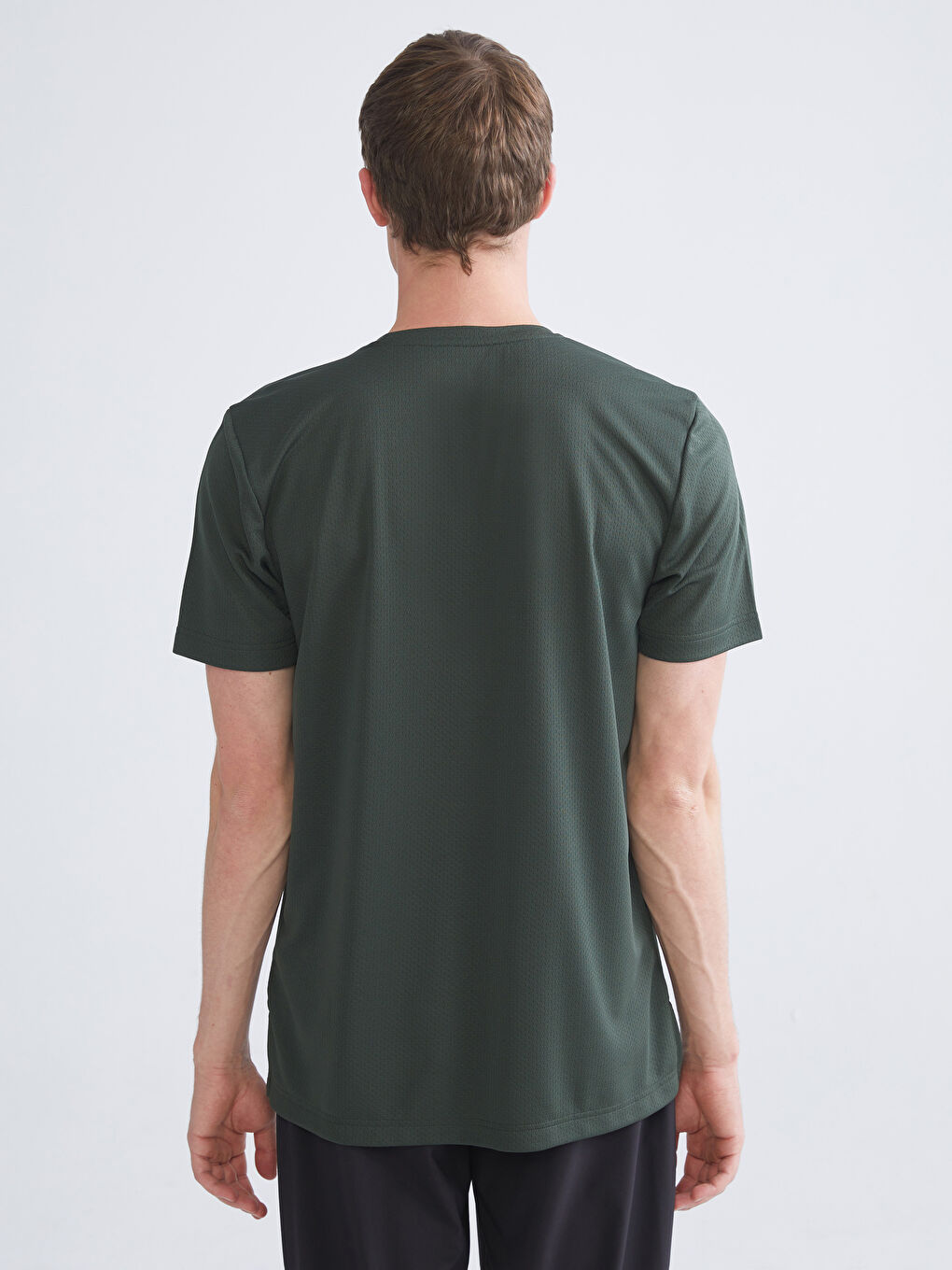 تيشيرت رياضي برقبة دائرية للرجال-3