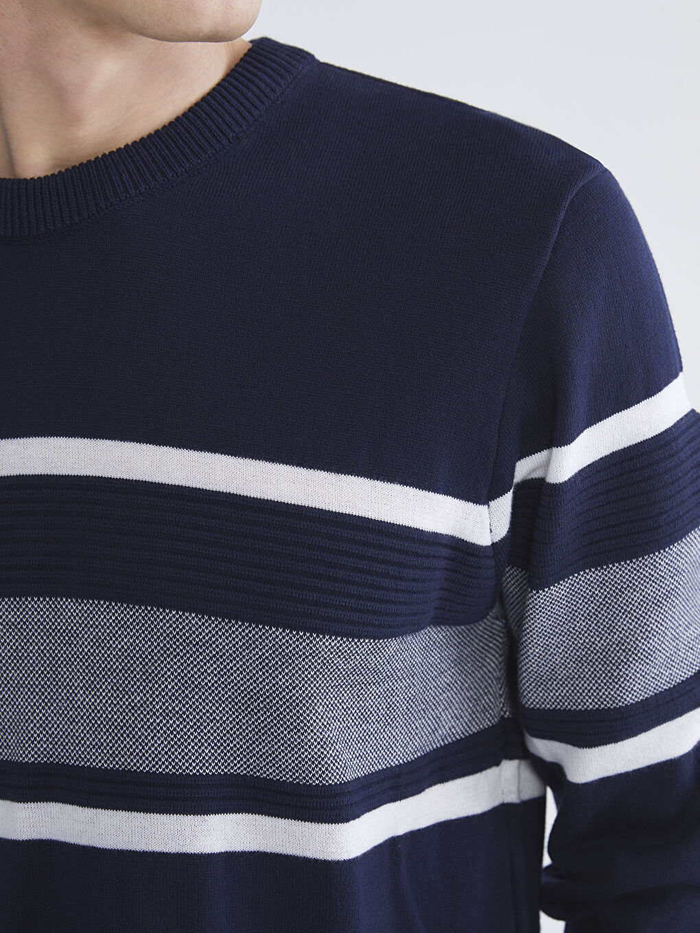 Crew Neck Long Sleeve Striped Men's Knitwear Sweater-4