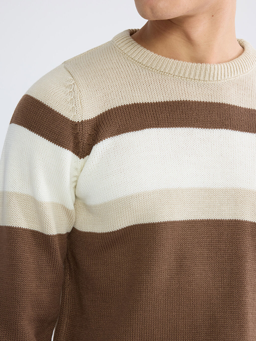 كنزة صوفية تريكو مُخَطَّطة برقبة دائرية للرجال-2