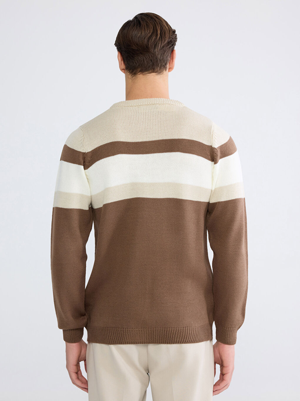 كنزة صوفية تريكو مُخَطَّطة برقبة دائرية للرجال-3