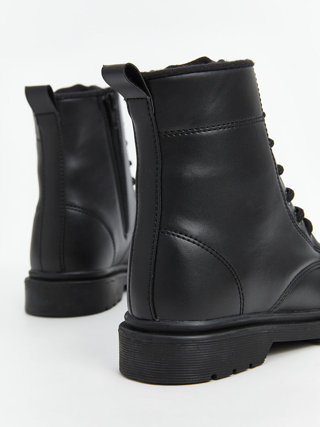 Siyah Deri Görünümlü Erkek Çocuk Bot-4