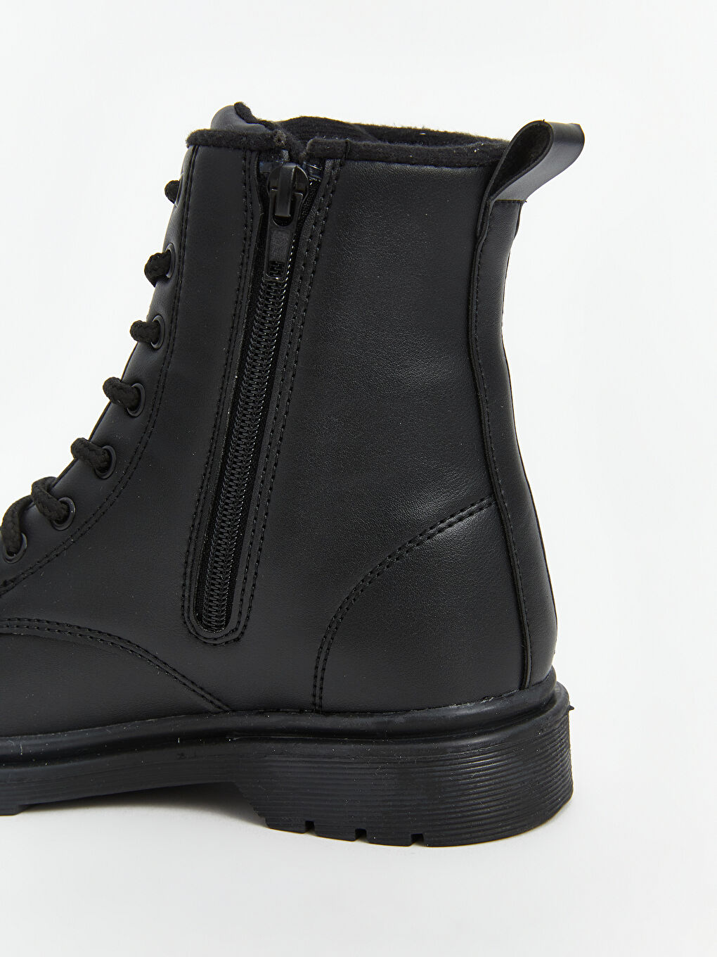 Siyah Deri Görünümlü Erkek Çocuk Bot-5