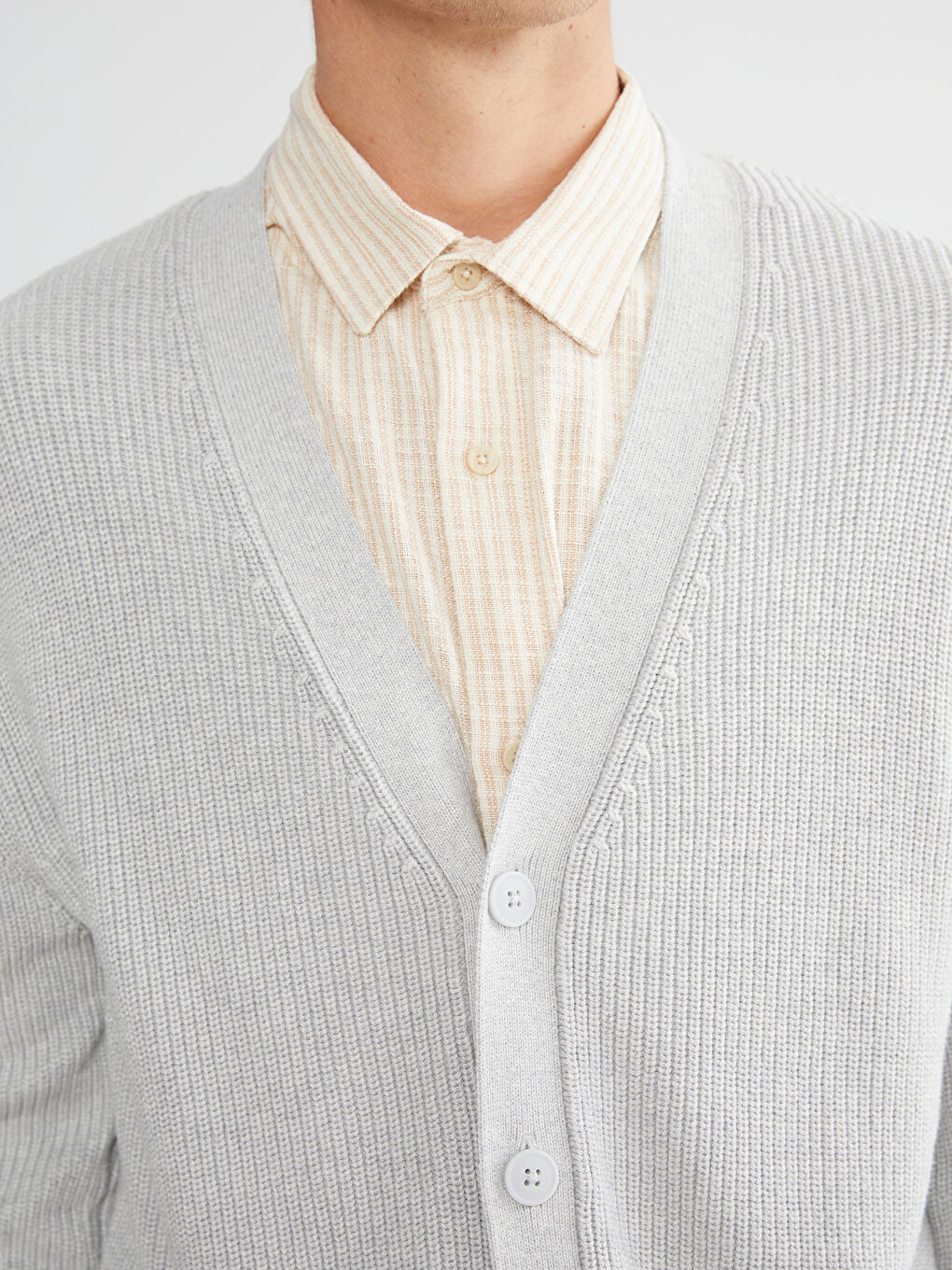 کاردیگانی تریکۆی یاخەی V فیتی ئاسایی بۆ پیاوان-2