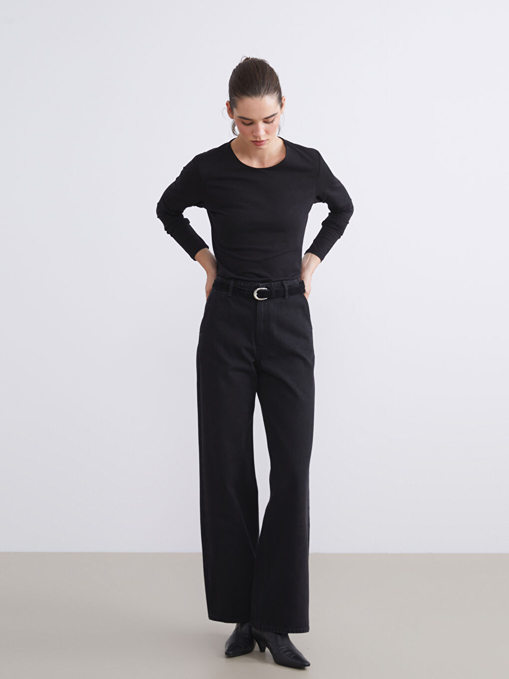 Siyah Beli Kemerli Wideleg Kadın Jean Pantolon