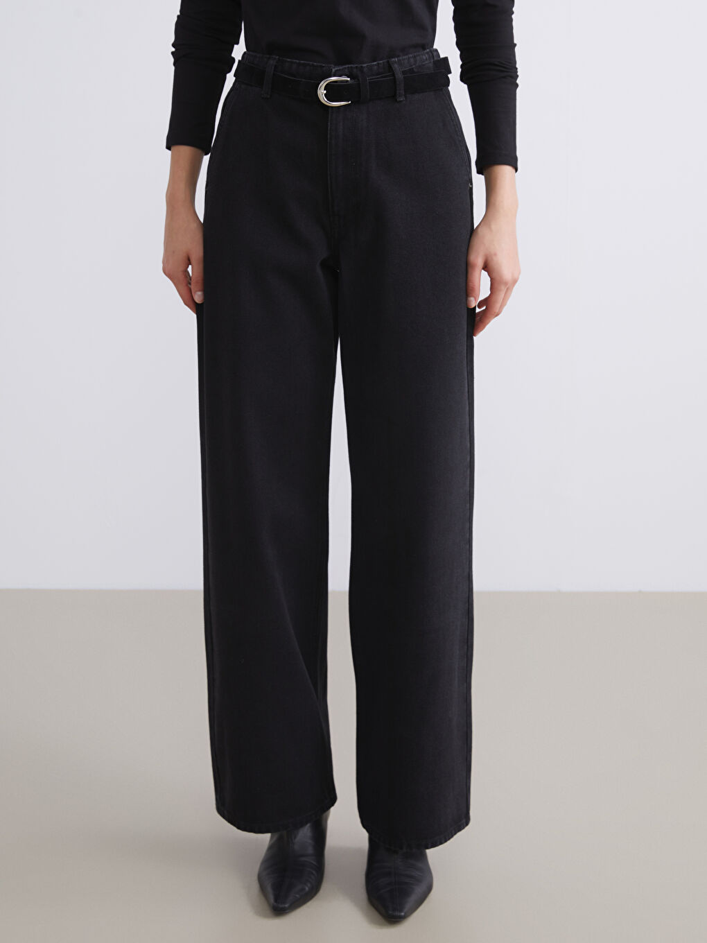 Siyah Beli Kemerli Wideleg Kadın Jean Pantolon-1