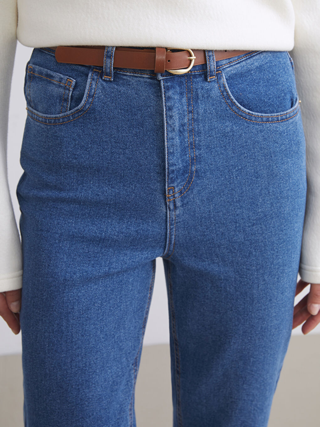 İndigo Beli Kemerli Mom Fit Kadın Jean Pantolon-3