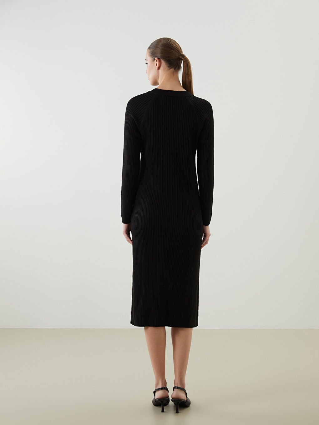 Crew Neck Knit Dress-3