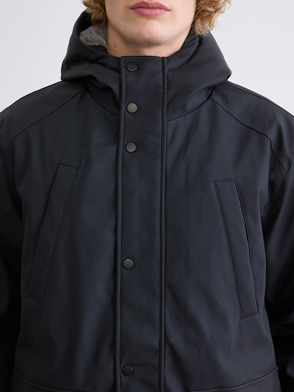 Siyah Standart Kalıp Kapüşonlu Erkek Mont-2