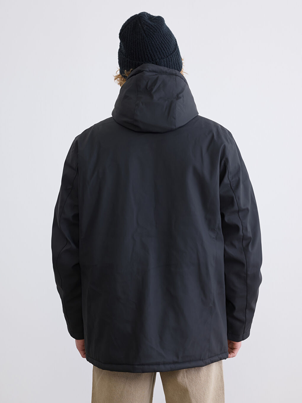 Siyah Standart Kalıp Kapüşonlu Erkek Mont-4