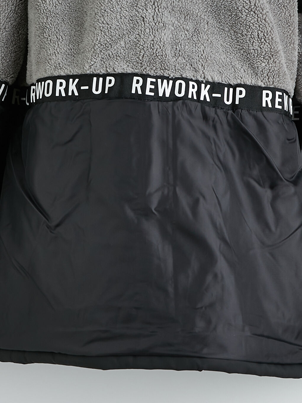 Siyah Standart Kalıp Kapüşonlu Erkek Mont-1