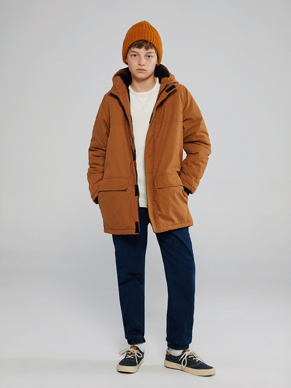 Kahverengi Kapüşonlu Erkek Çocuk Mont-1