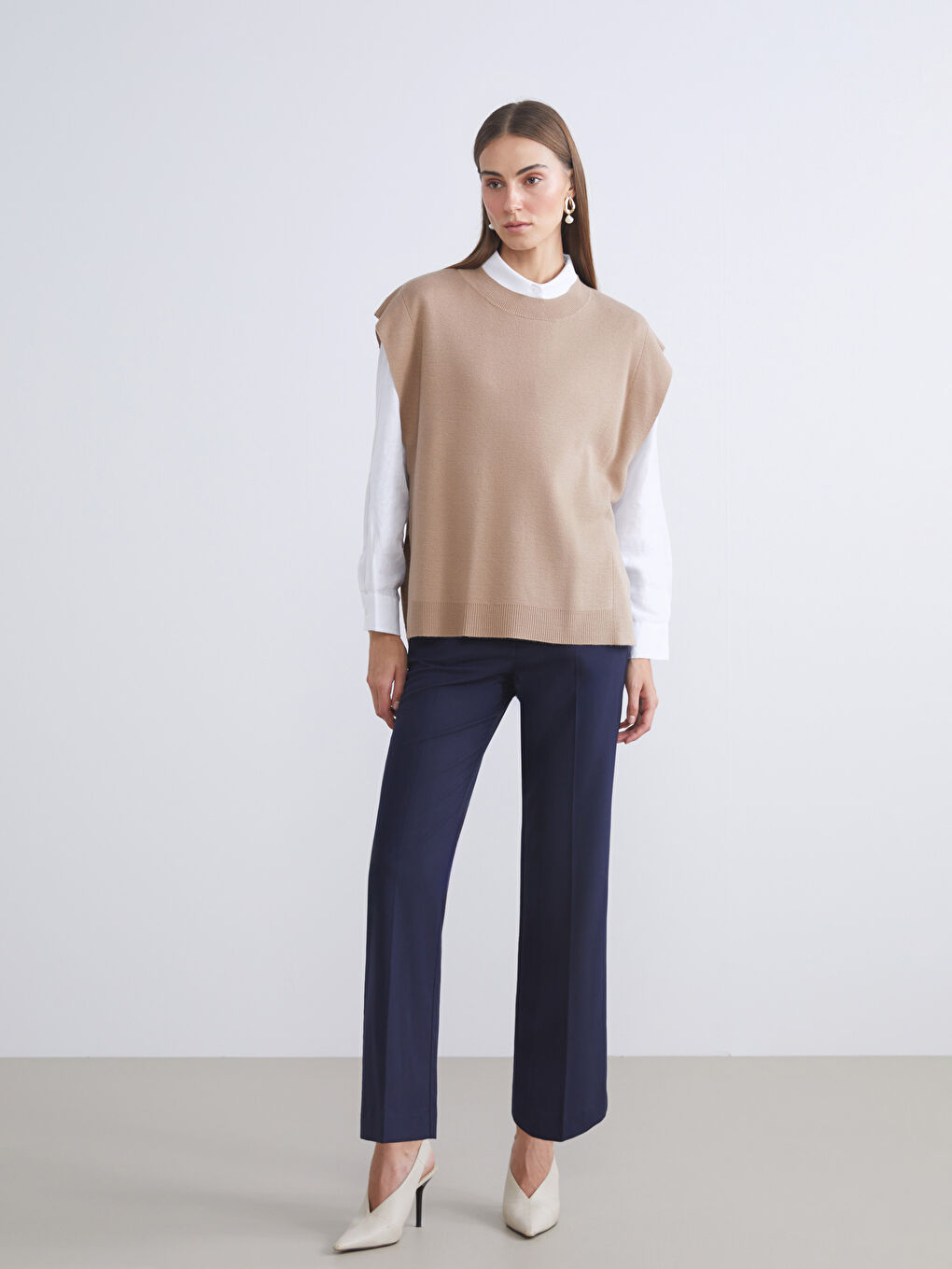 Crew Neck Women's Knitwear Sweater Vest-1