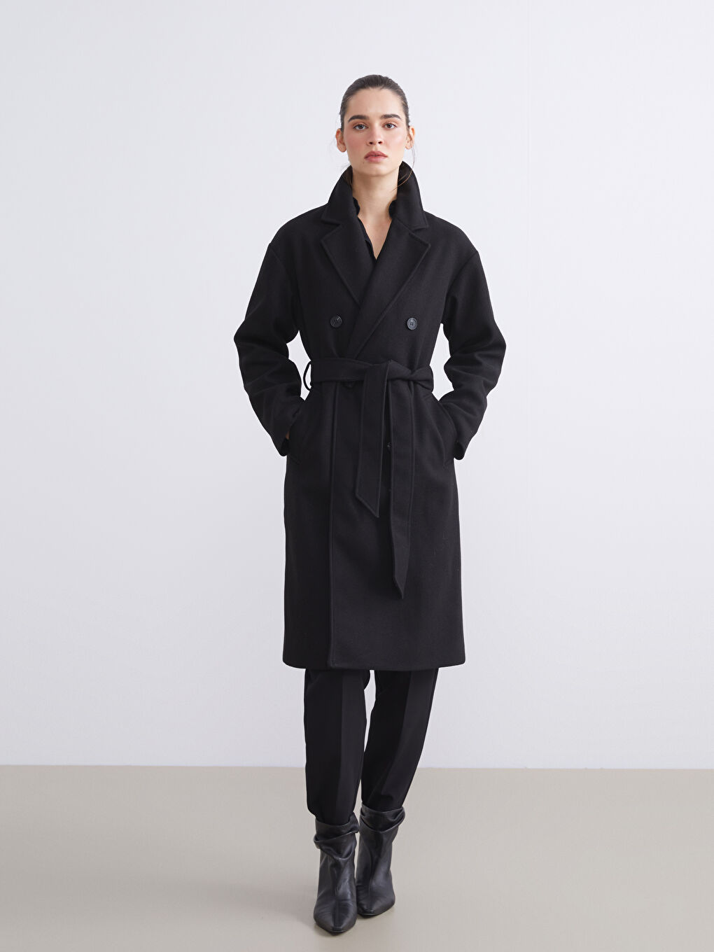 Siyah Kruvaze Yaka Kadın Kaşe Kaban-1