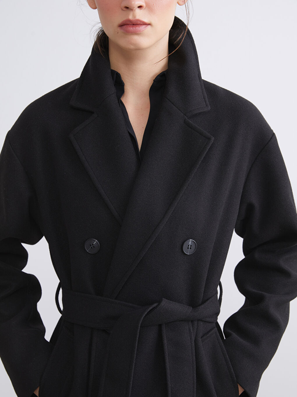 Siyah Kruvaze Yaka Kadın Kaşe Kaban-3