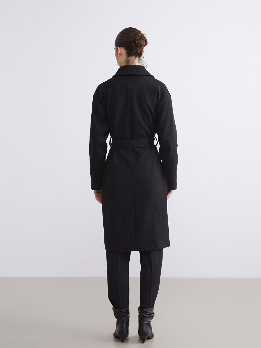 Siyah Kruvaze Yaka Kadın Kaşe Kaban-4