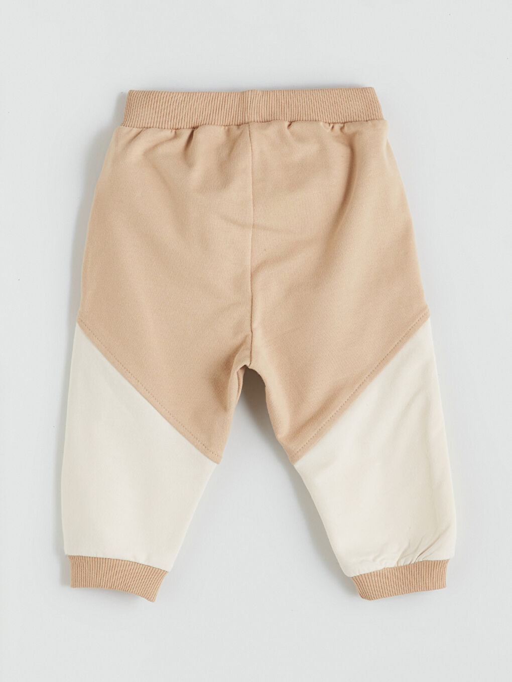 طقم سويشرت وسروال رياضي مطبوع لولد صغير (جوج ديال الباكات)-6