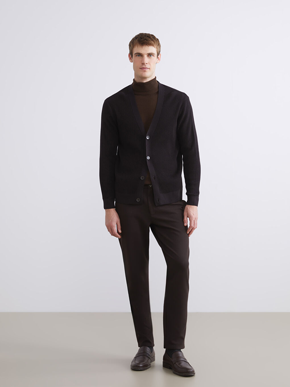 Kahverengi Standart Kalıp V Yaka Erkek Triko Hırka-1