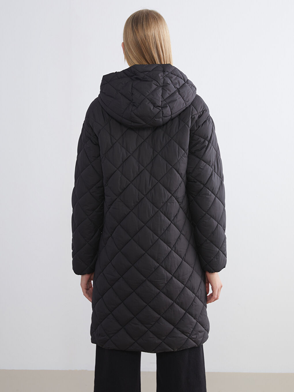 معطف منتفخ مبطّن بقبّ نساء-4