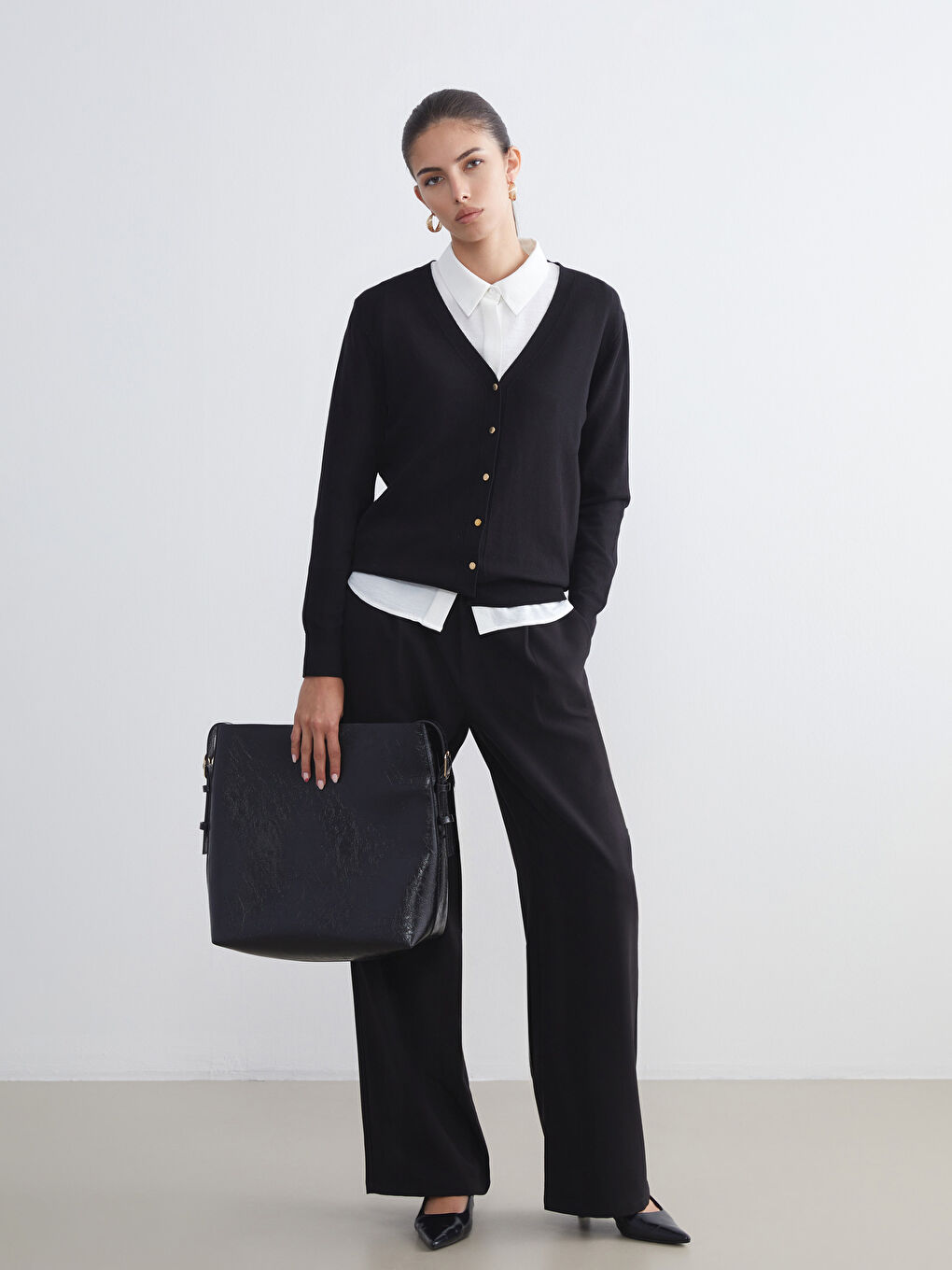 Siyah V Yaka Kadın Triko Hırka-2